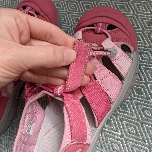 Keen Newport H2 Youth Sandals in Pink & Rose - Picture 8 of 10